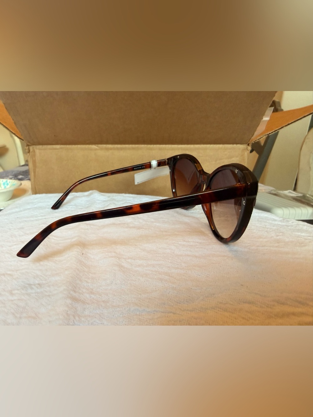 Oscar de la Renta Tortoiseshell Brown Round Women's Sunglasses - Picture 5 of 6